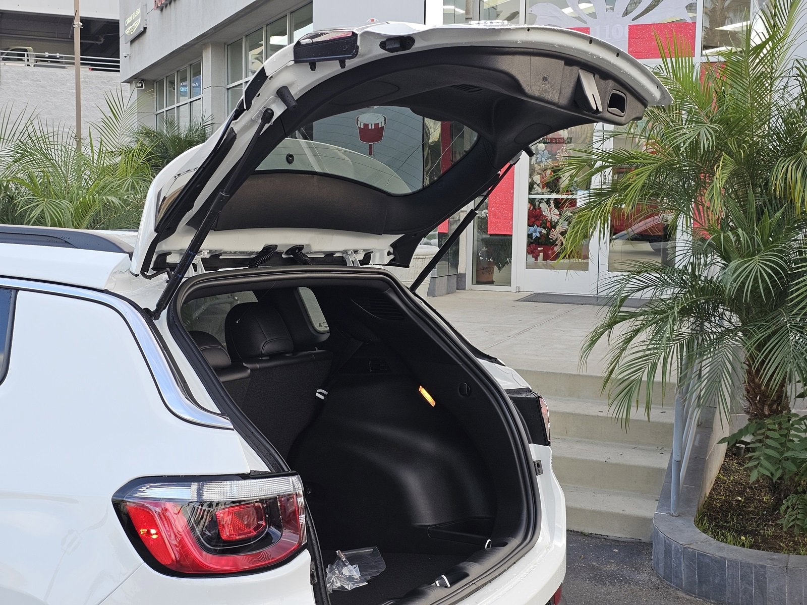 New 2026 Jeep Compass Latitude image 8