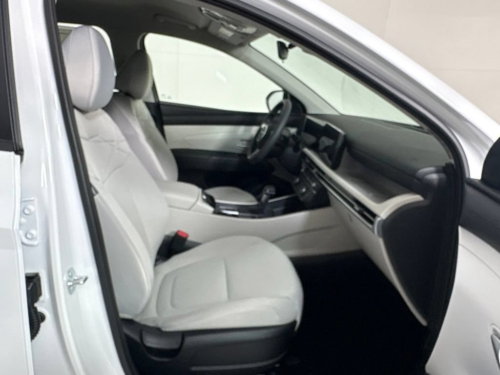 New 2026 Hyundai Tucson SE w/ Tow & Go Package FWD image 12