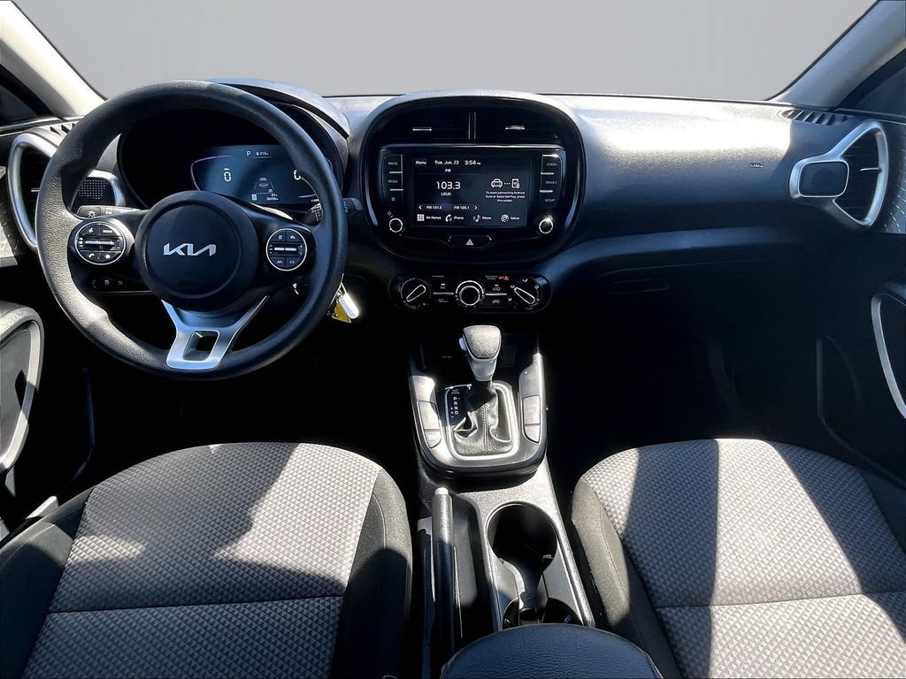 Used 2023 Kia Soul LX w/ Option Group 015 FWD image 17