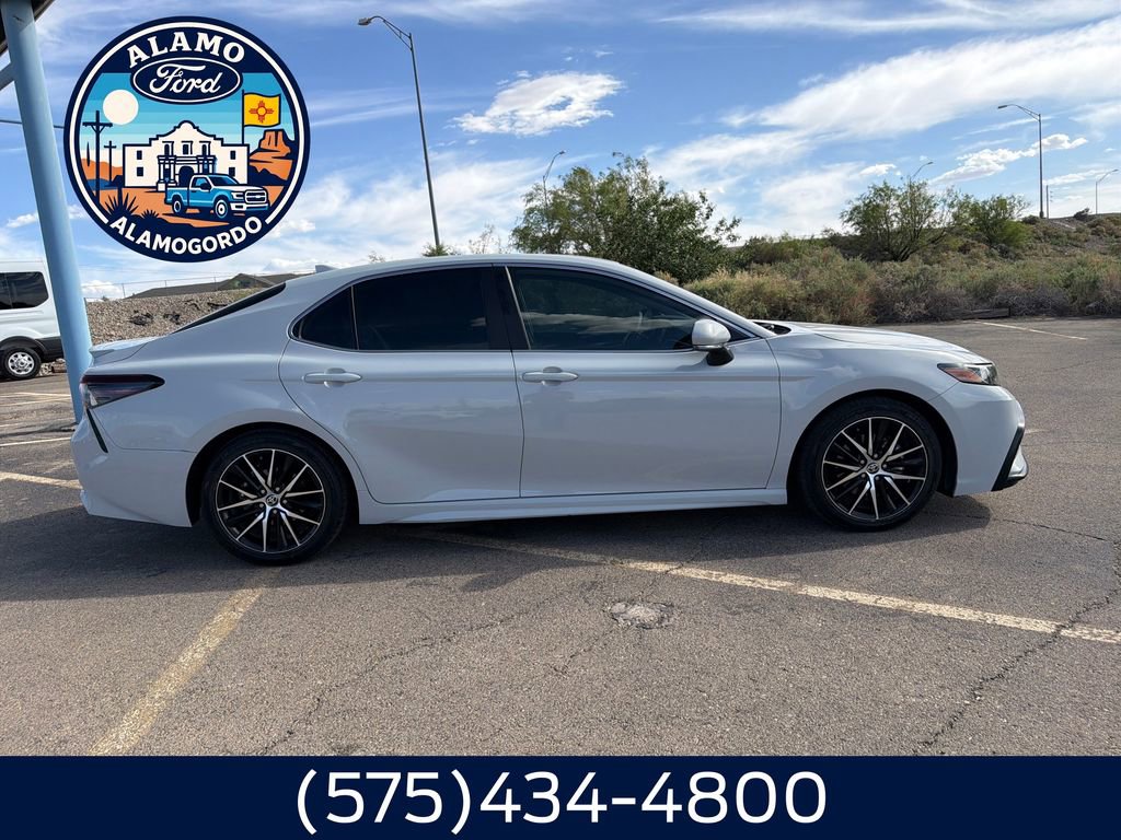 Used 2024 Toyota Camry SE FWD image 6