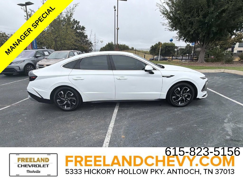 Used 2025 Hyundai Sonata SEL FWD image 2