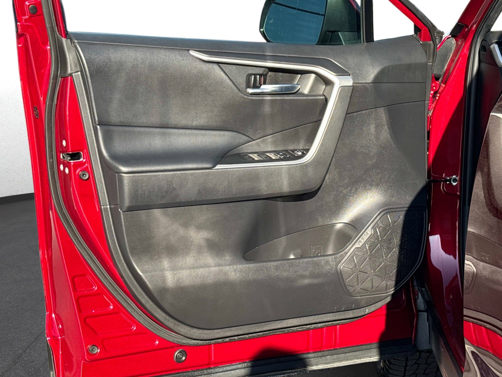 Used 2022 Toyota RAV4 XLE w/ Convenience Package image 19