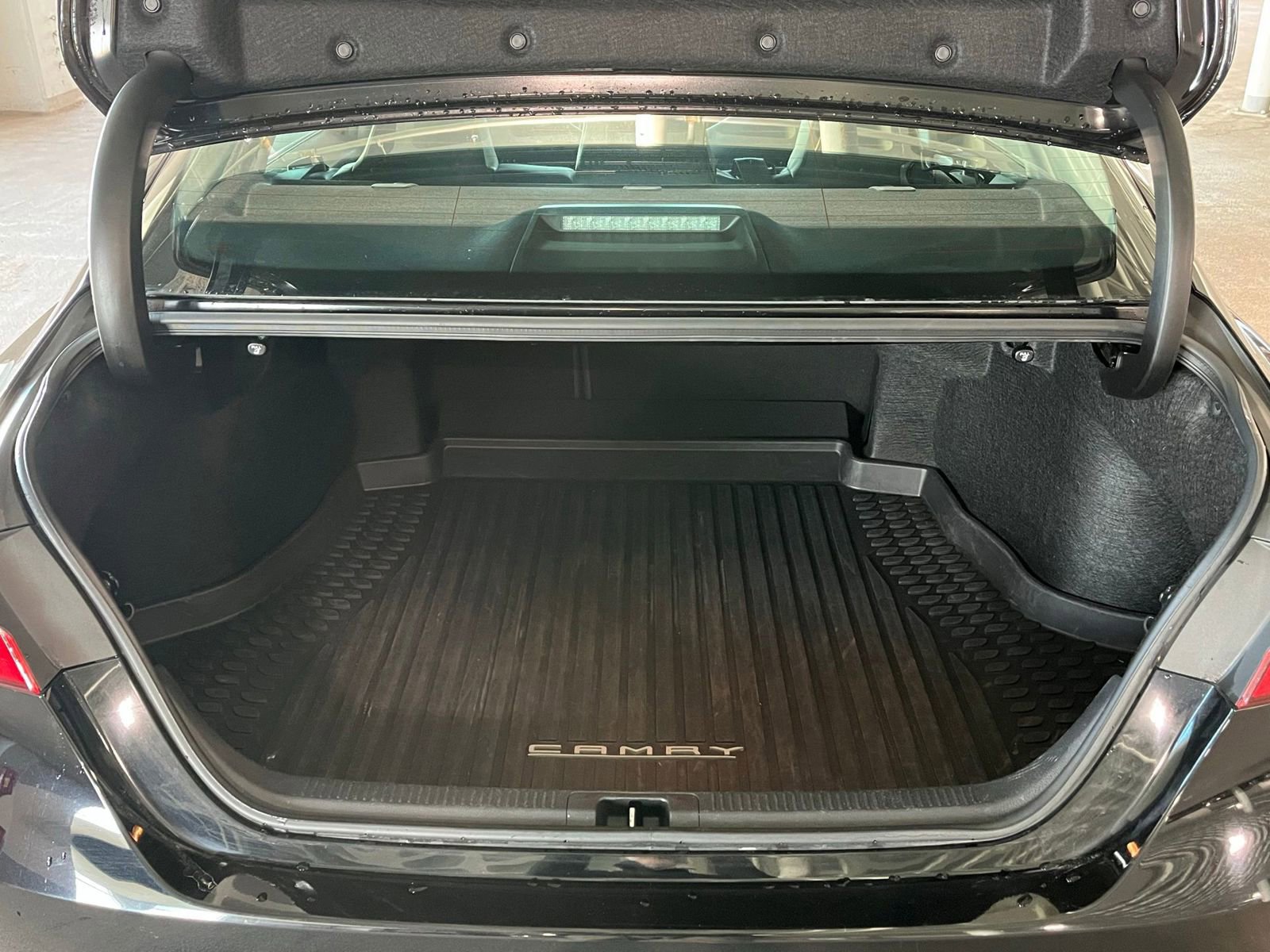 Used 2019 Toyota Camry SE FWD image 9
