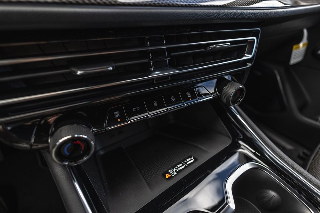 New 2026 Chevrolet Traverse High Country image 16