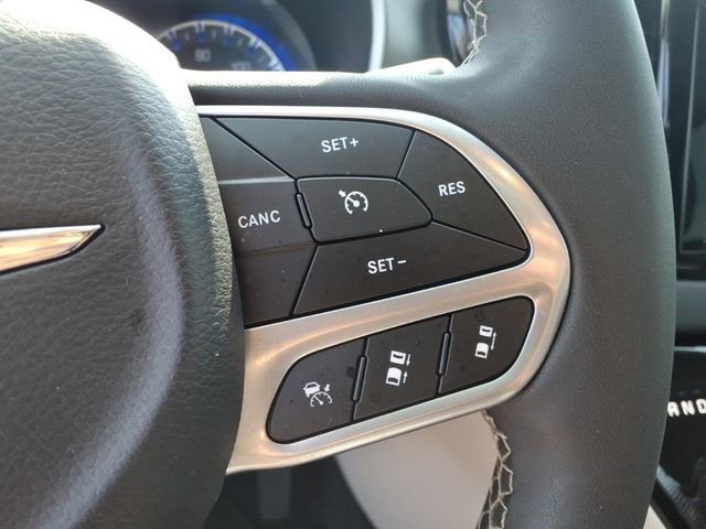 Used 2024 Chrysler Pacifica Touring-L image 21