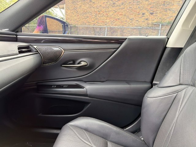 Used 2019 Lexus ES 350 w/ Accessory Package FWD image 22