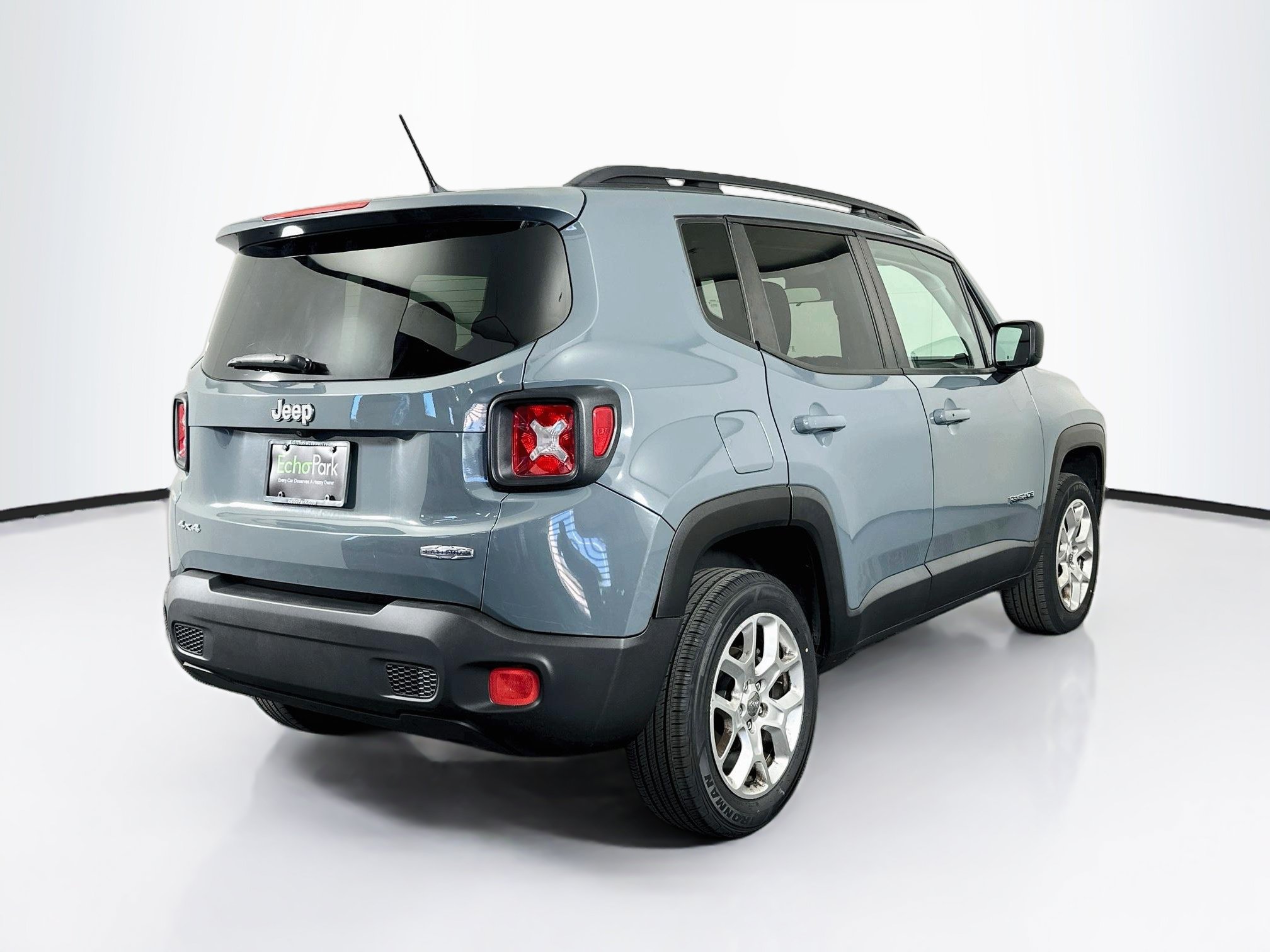 Used 2017 Jeep Renegade Latitude AWD/4WD image 9