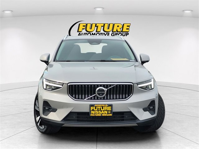 Used 2023 Volvo XC40 B5 Plus image 2