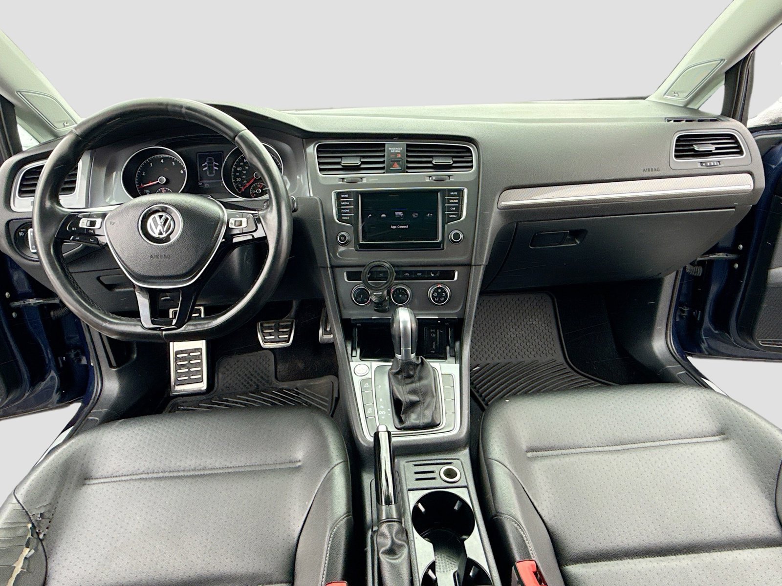 Used 2017 Volkswagen Golf Alltrack SE image 3