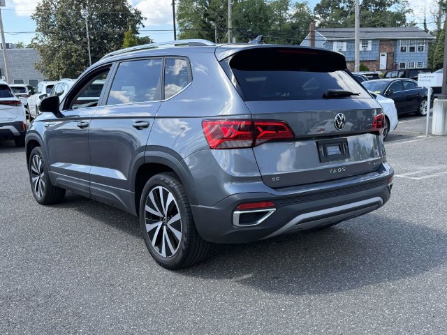 Used 2023 Volkswagen Taos SE w/ Panoramic Sunroof Package AWD/4WD image 4