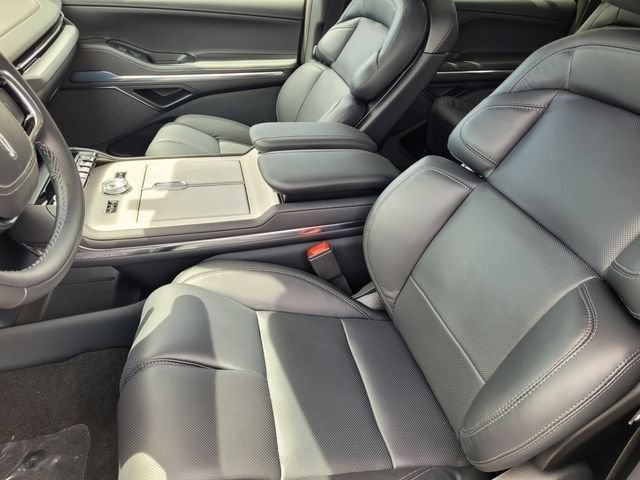 New 2026 Lincoln Navigator L Reserve w/ Jet Appearance Package AWD/4WD image 40