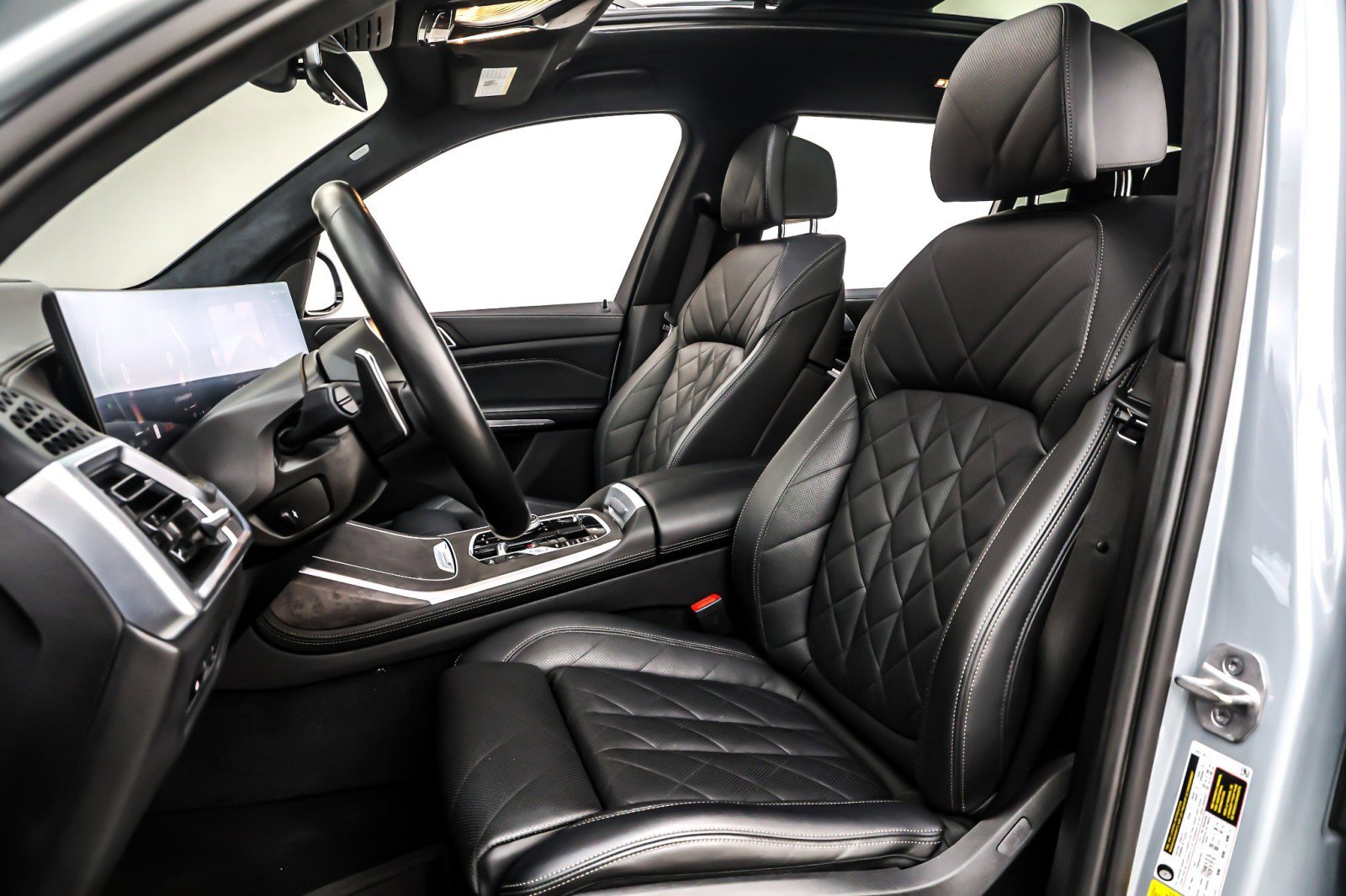 Used 2024 BMW X7 xDrive40i w/ M Sport Package image 18