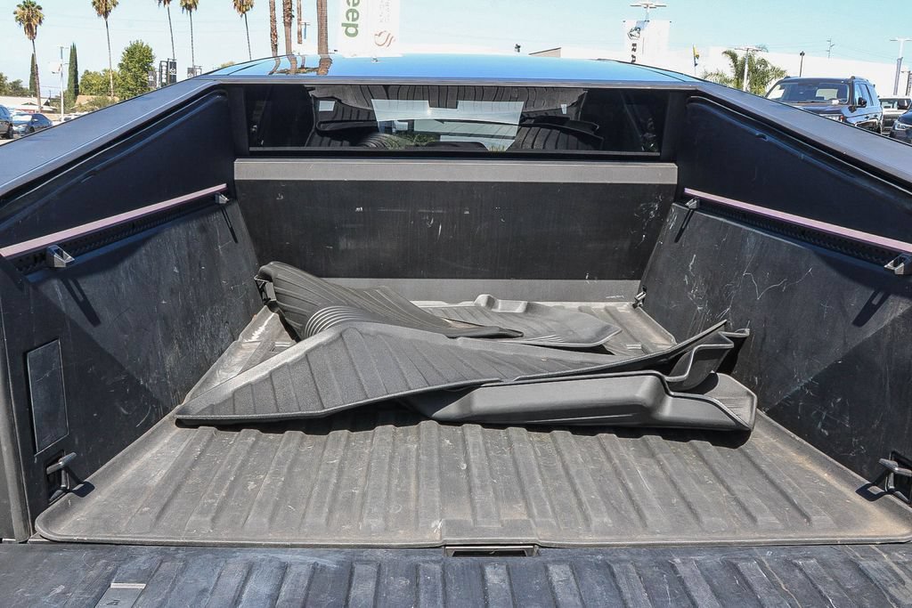 Used 2025 Tesla Cybertruck AWD Crew Cab image 26