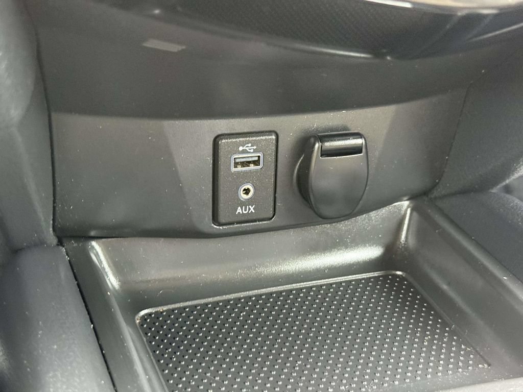 Used 2017 Nissan Rogue SV AWD/4WD image 29