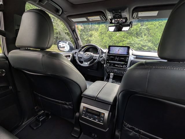 Used 2023 Lexus GX 460 Luxury w/ Sport Design Package AWD/4WD image 32