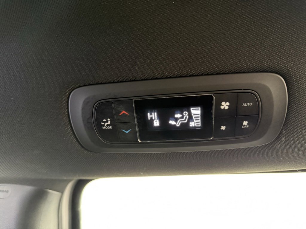 Used 2023 Chrysler Pacifica Touring image 44