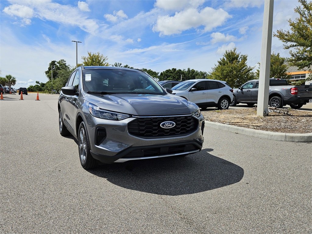 New 2026 Ford Escape ST-Line w/ Tech Pack #1 image 2