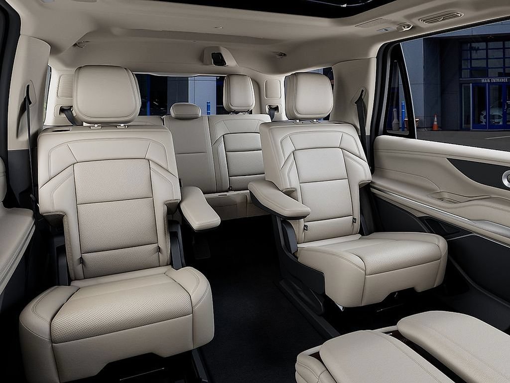 New 2027 Lincoln Navigator Reserve w/ Jet Appearance Package AWD/4WD image 11