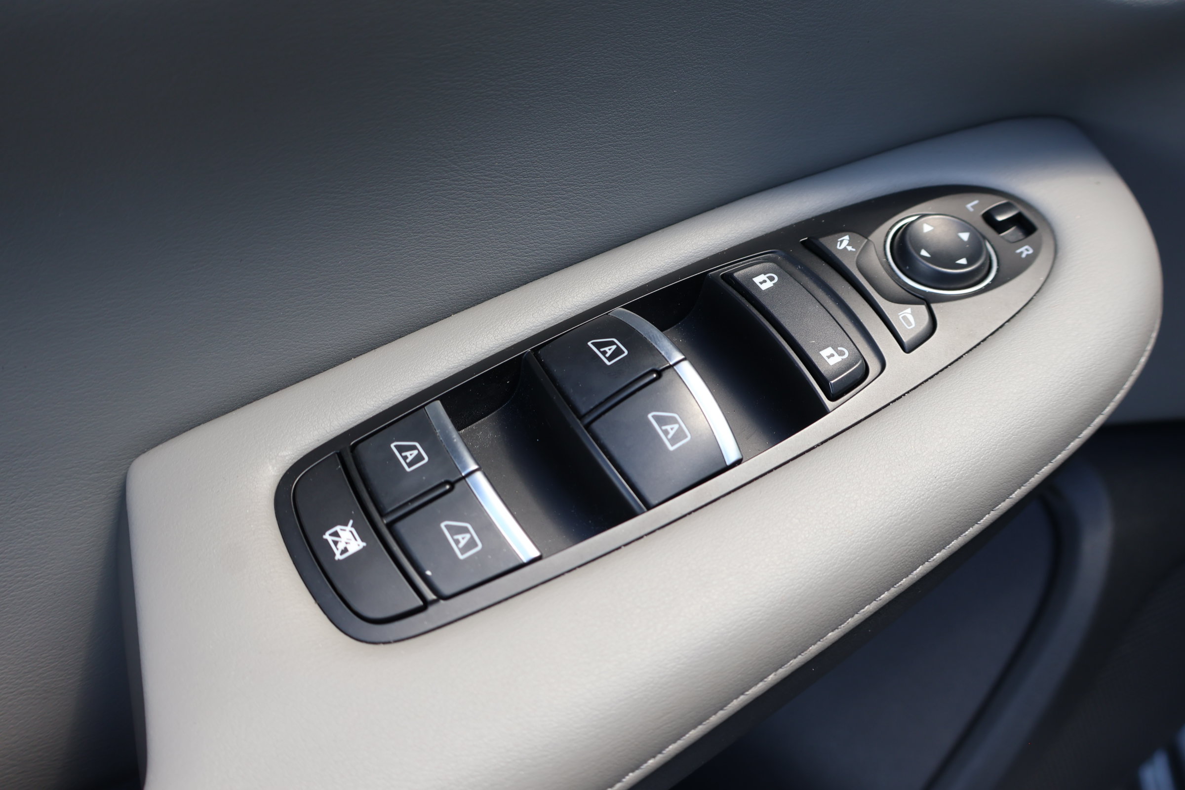 Certified 2023 INFINITI QX50 Luxe FWD image 15