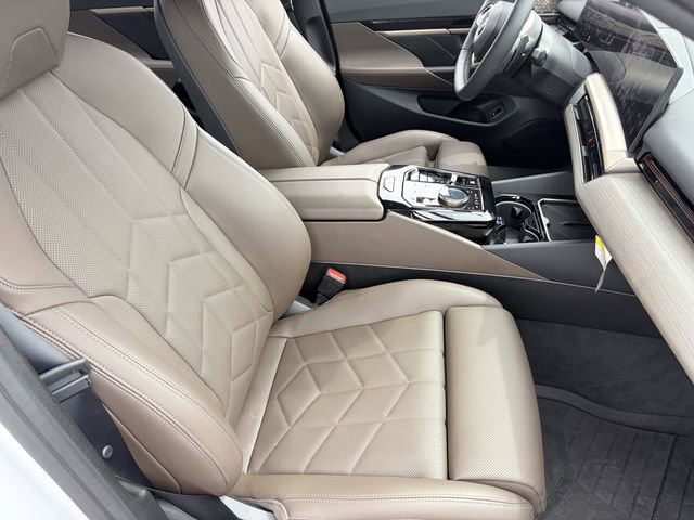 Used 2025 BMW 530i xDrive AWD/4WD image 11