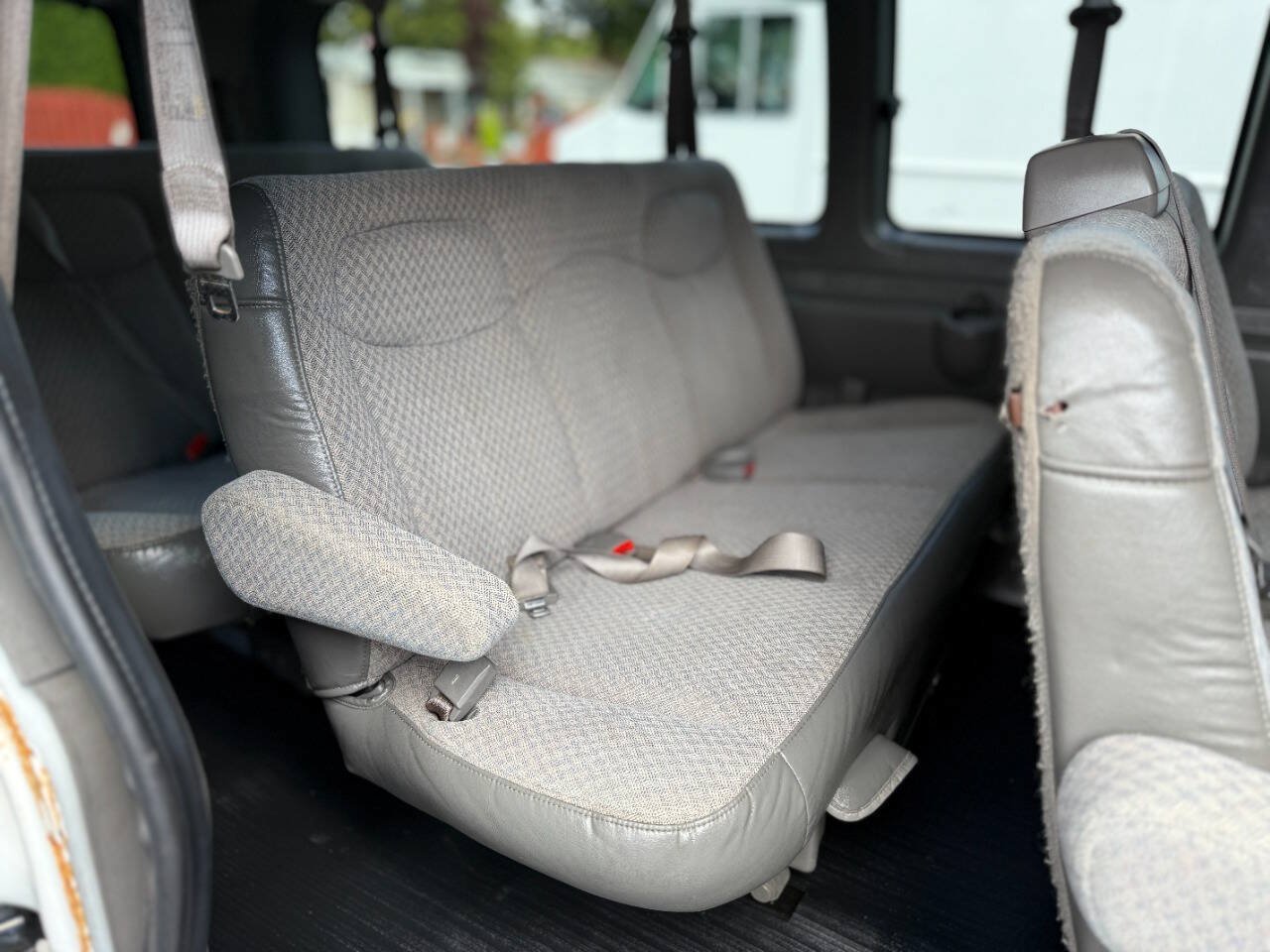 Used 2003 Chevrolet Express 3500 Extended Passenger RWD image 17