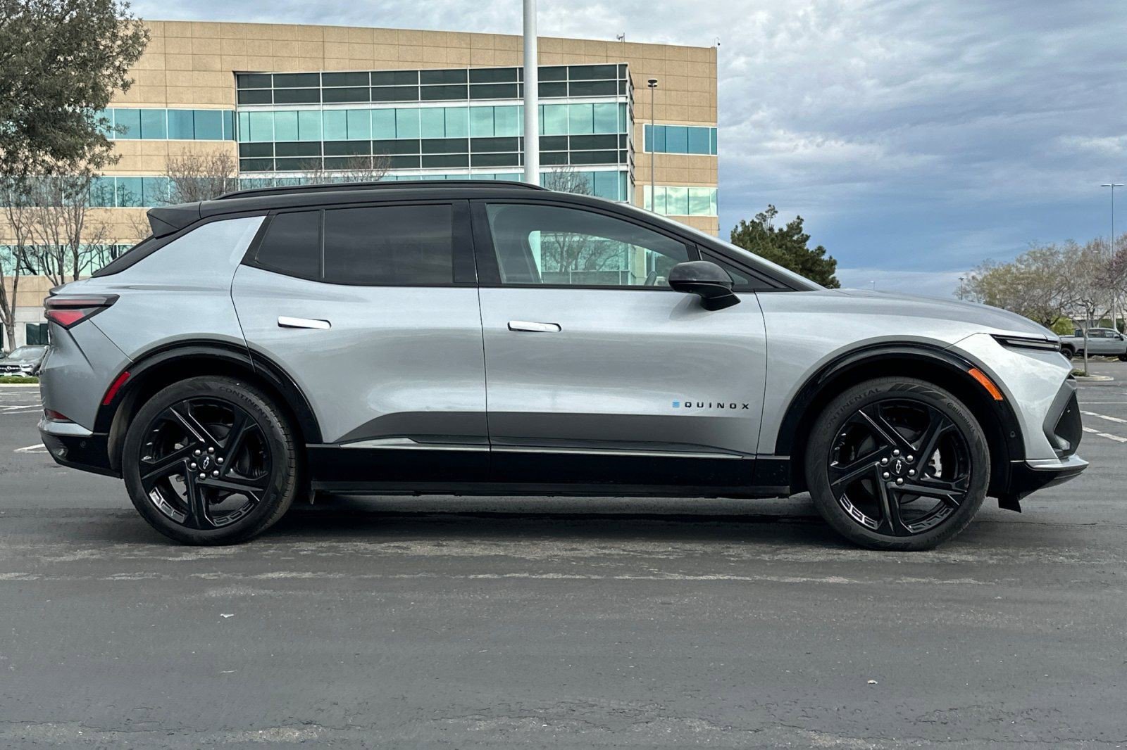 Certified 2024 Chevrolet Equinox EV RS image 3