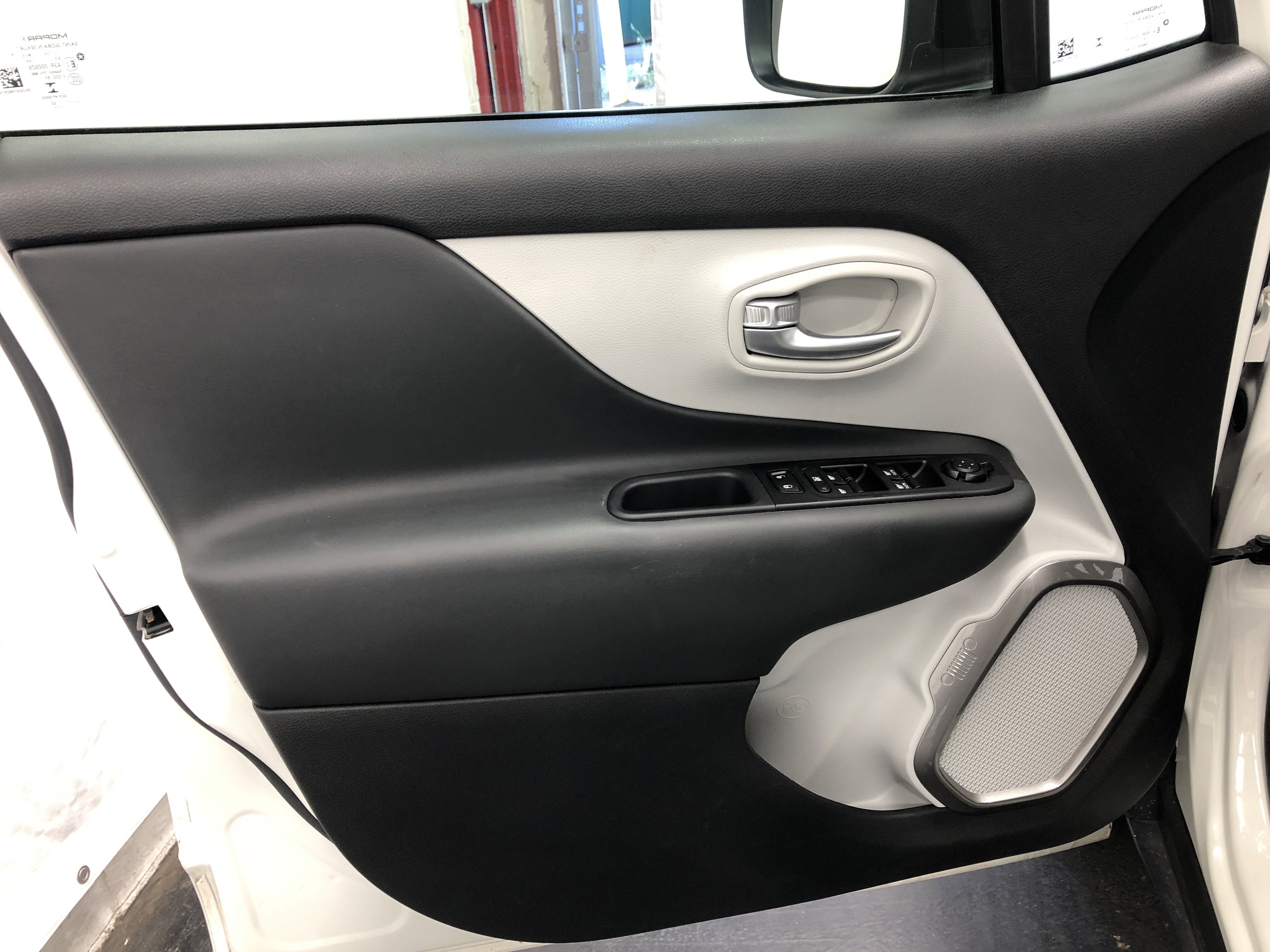 Used 2022 Jeep Renegade Limited AWD/4WD image 13