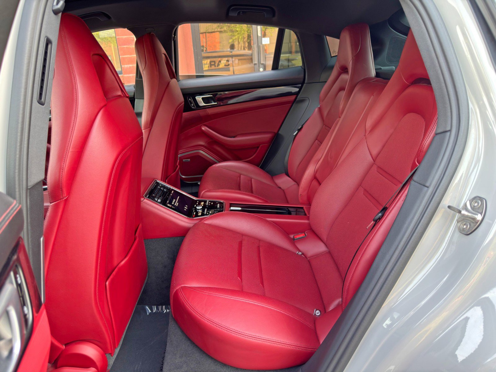 Used 2021 Porsche Panamera image 44