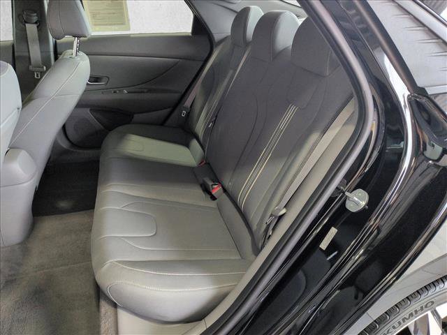 Used 2023 Hyundai Elantra SEL w/ Convenience Package image 18