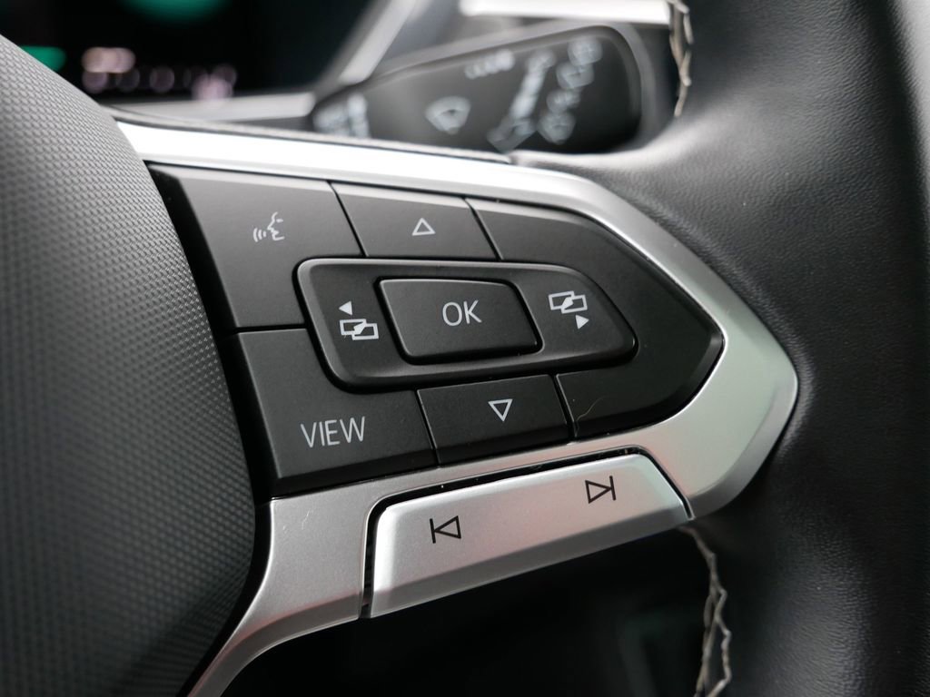 Used 2023 Volkswagen Tiguan SE R-Line image 24