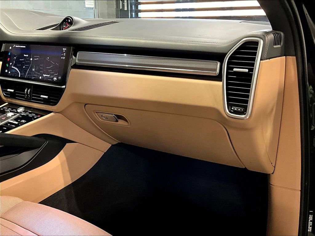 Certified 2023 Porsche Cayenne Platinum Edition AWD/4WD image 19