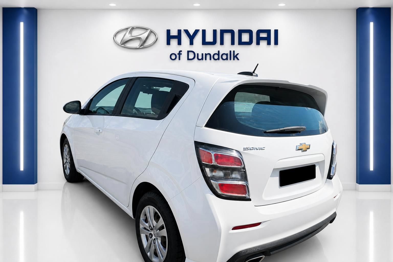 Used 2020 Chevrolet Sonic LT FWD image 2