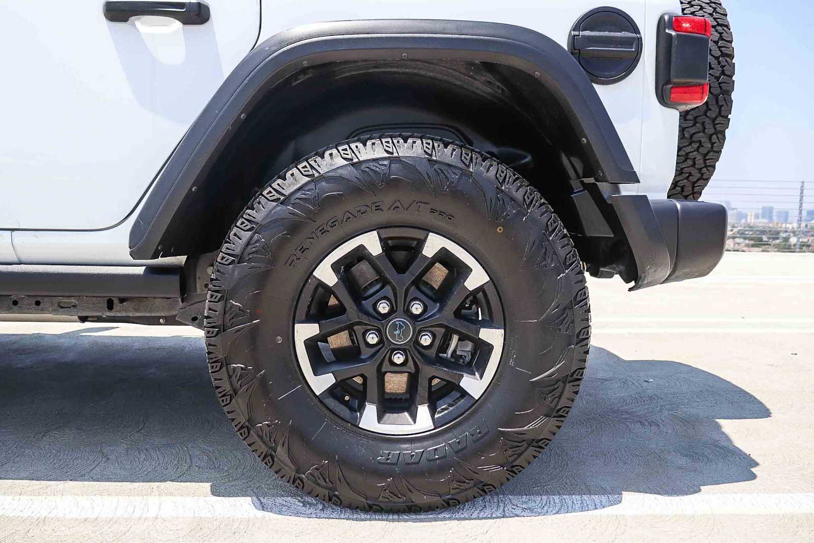 Used 2024 Jeep Wrangler Unlimited Rubicon 4xe AWD/4WD image 10