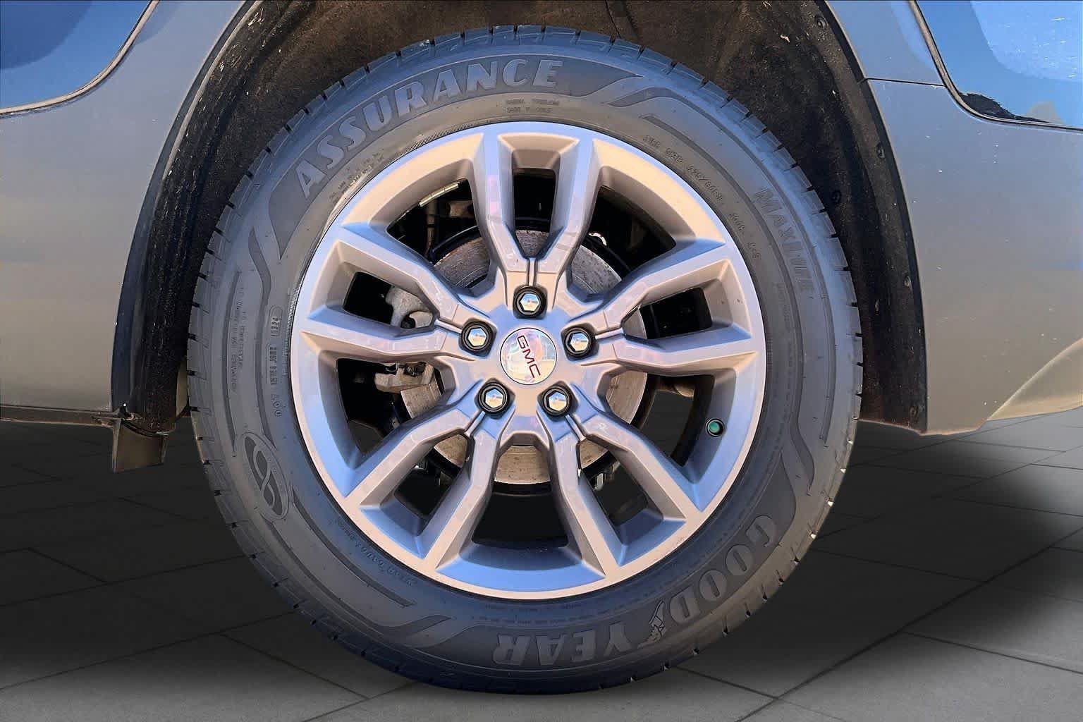 Used 2024 GMC Terrain SLT AWD/4WD image 13