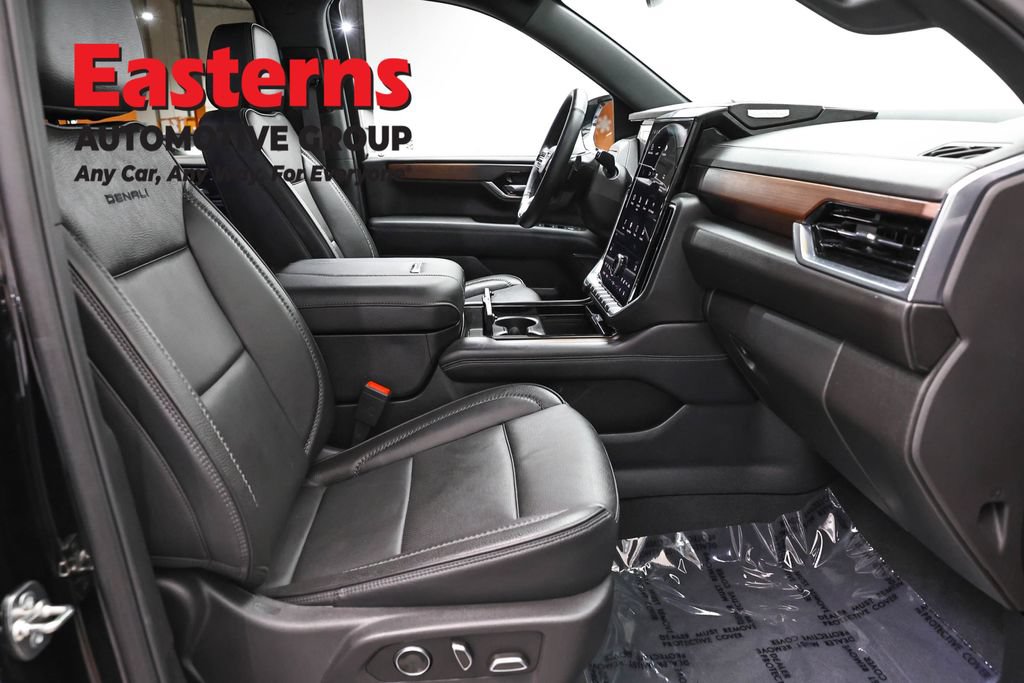 Used 2025 GMC Yukon XL Denali AWD/4WD image 28