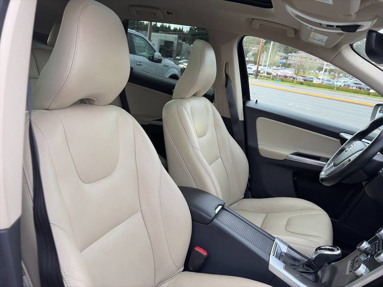 Used 2016 Volvo XC60 T5 Premier image 16