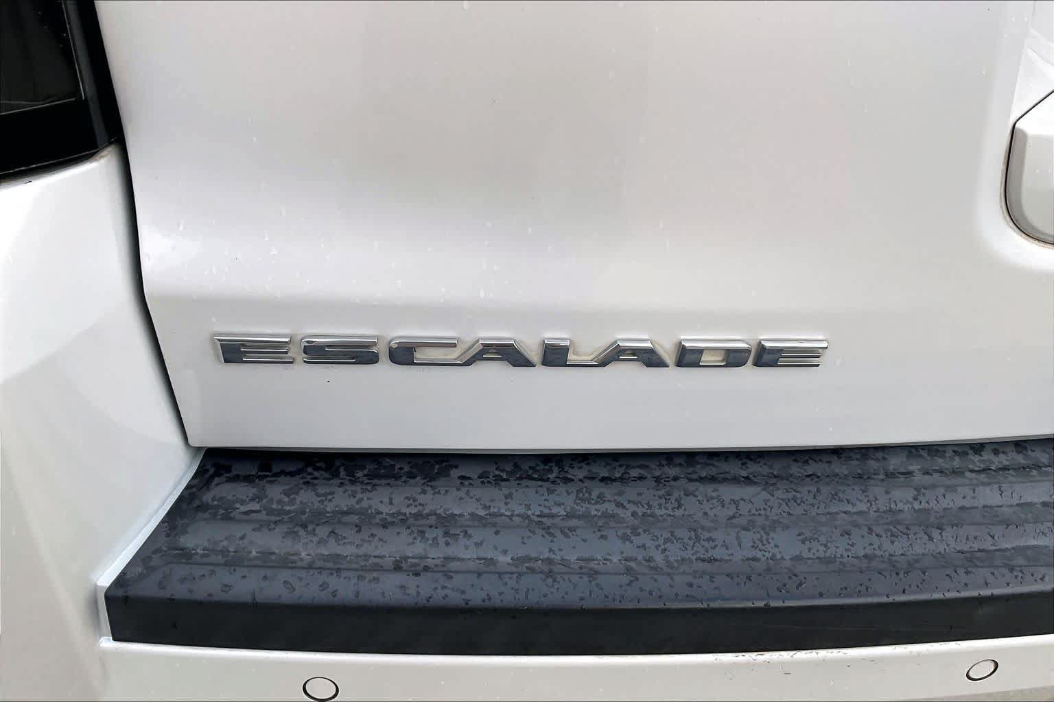 Used 2017 Cadillac Escalade Premium Luxury RWD image 29