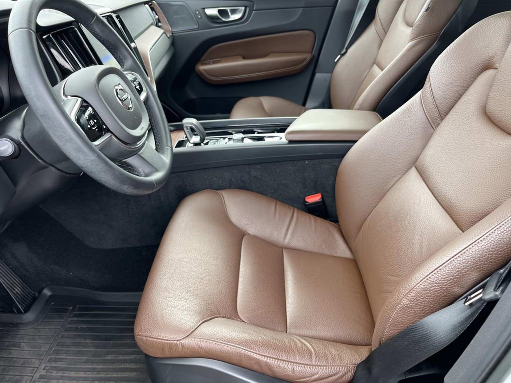 Used 2023 Volvo XC60 B5 Plus w/ Protection Package Premier image 28