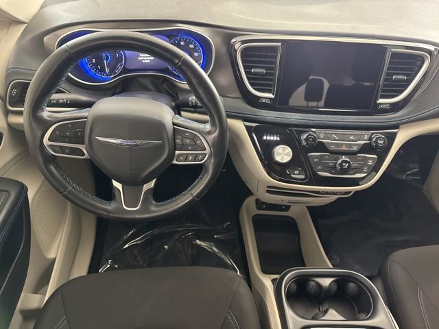 Used 2021 Chrysler Pacifica Touring w/ Cold Weather Group FWD image 27