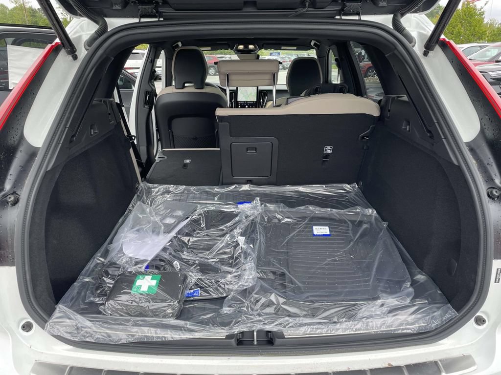 New 2026 Volvo XC60 B5 Plus w/ Protection Package Premier AWD/4WD image 30