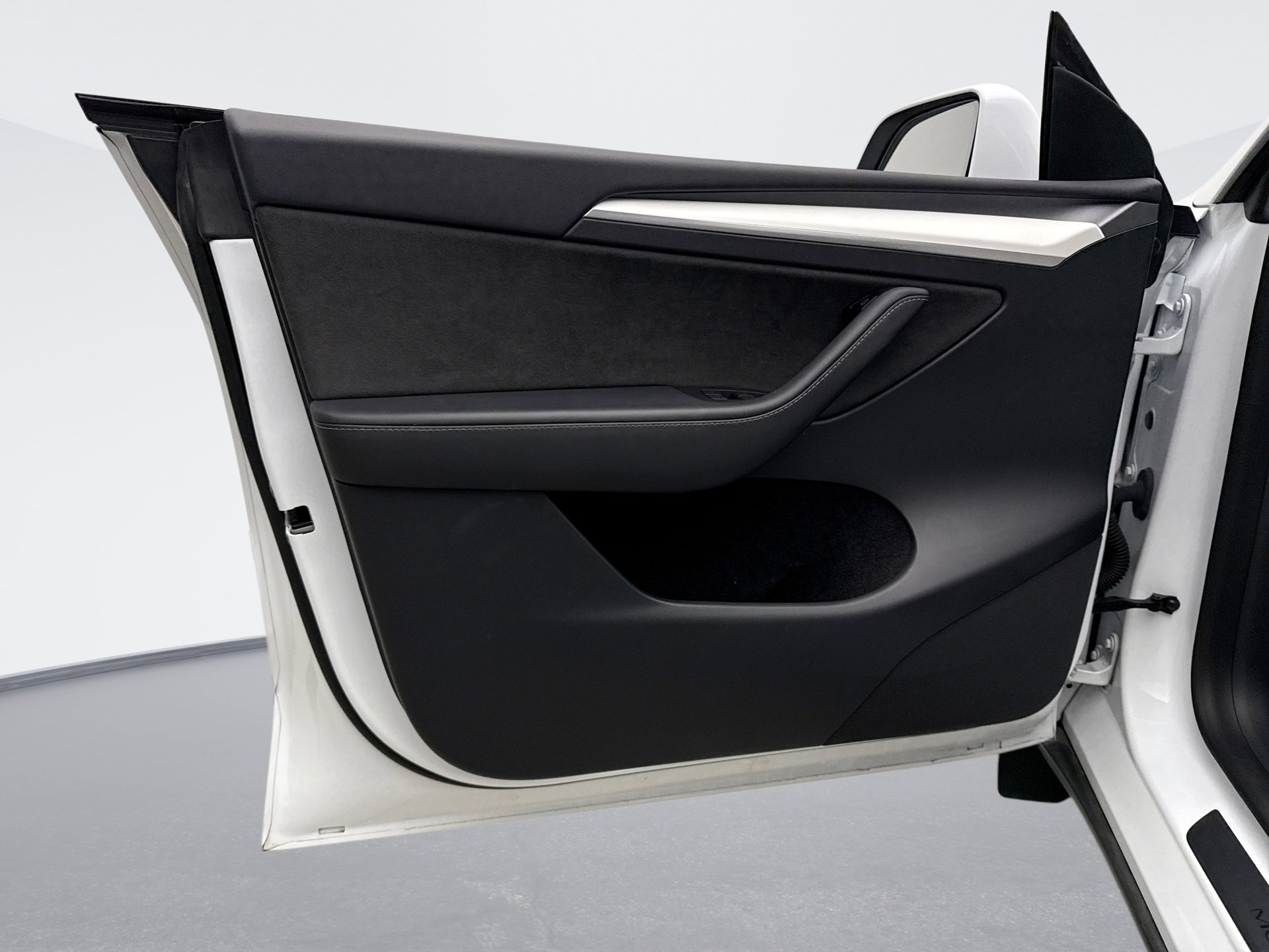 Used 2023 Tesla Model Y Long Range image 9