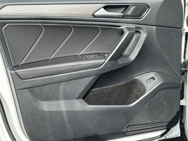 Used 2024 Volkswagen Tiguan SE image 16