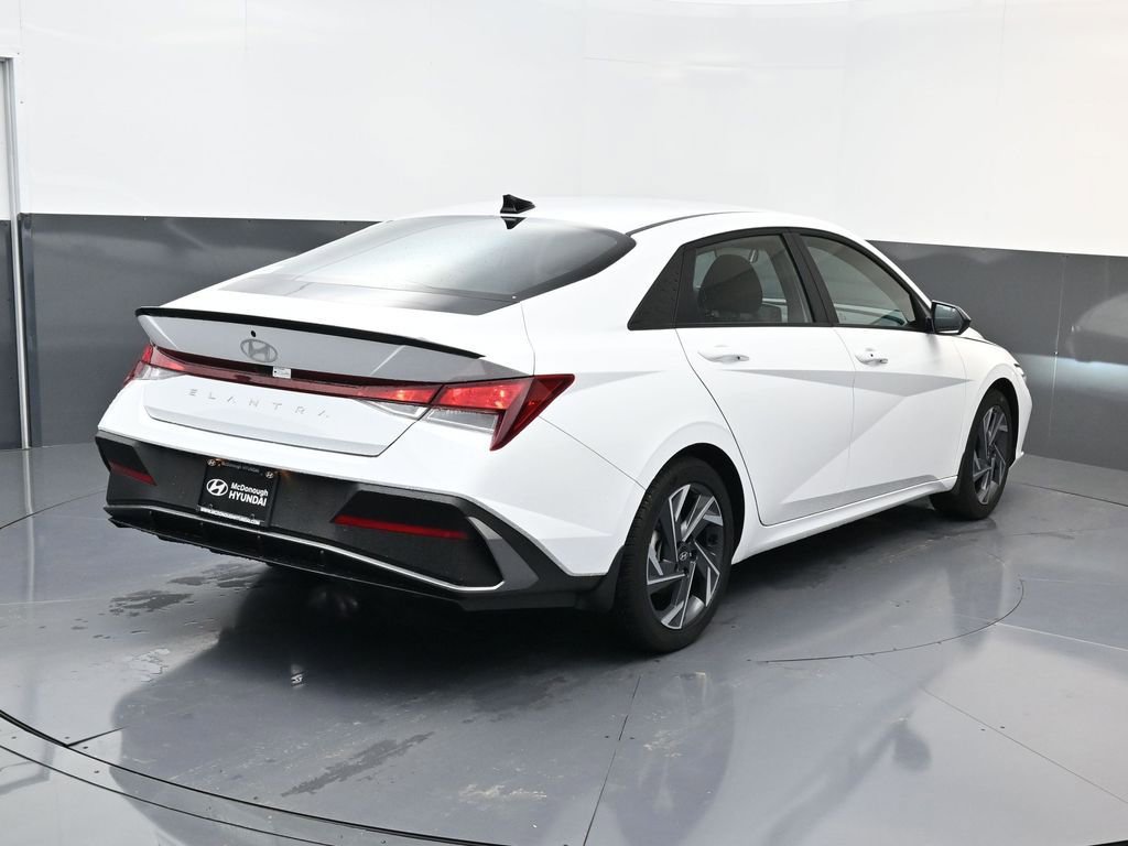 Used 2025 Hyundai Elantra Sport image 4