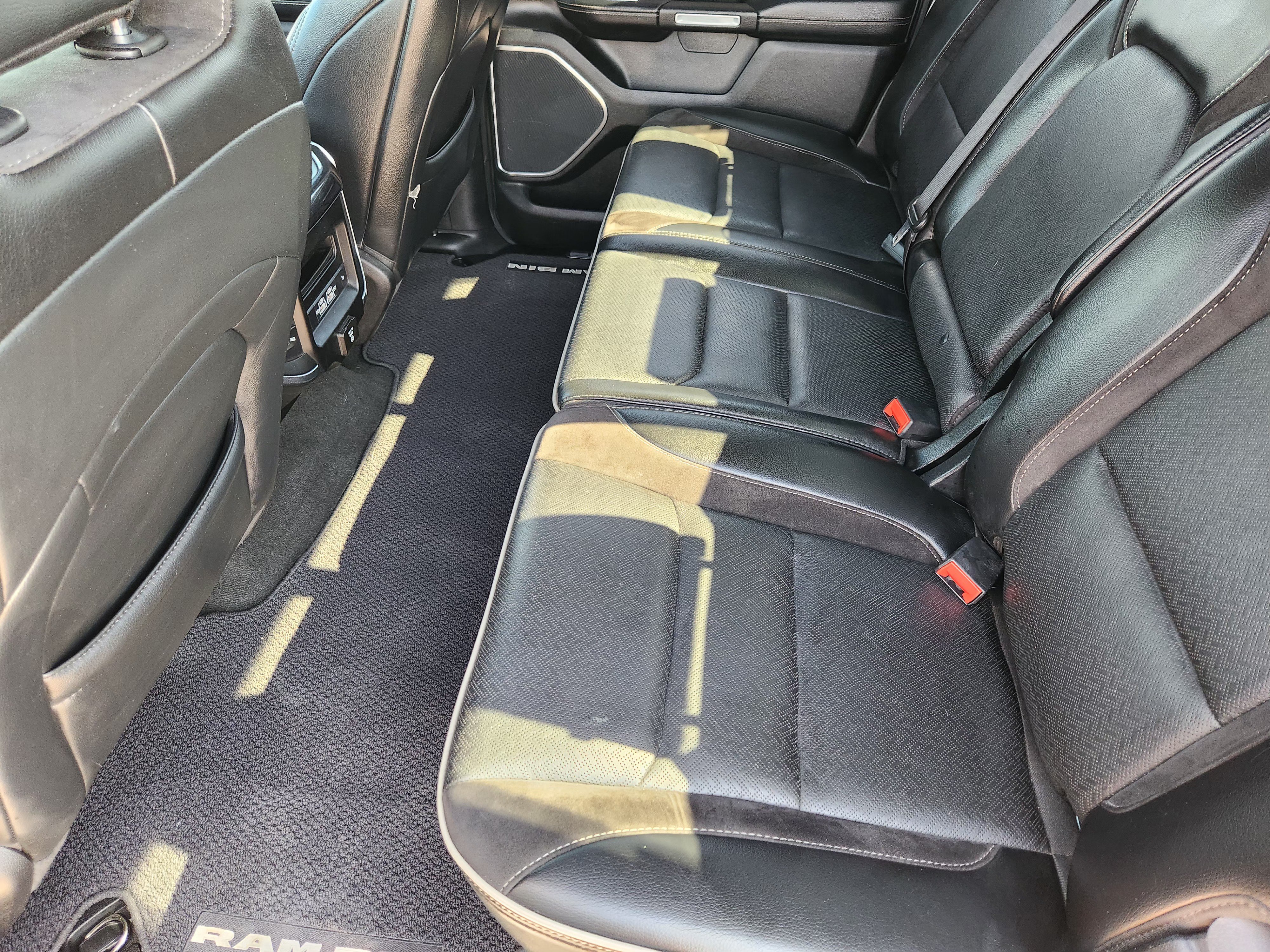 Used 2021 RAM 1500 Laramie AWD/4WD image 31