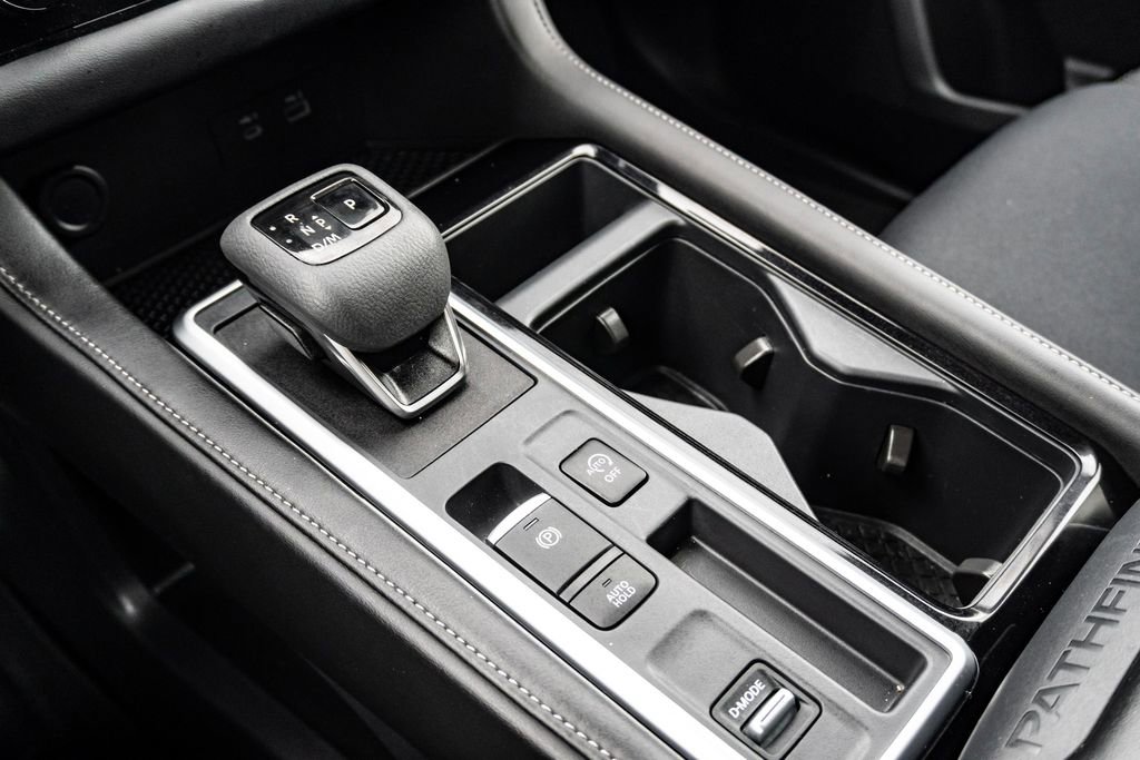 Used 2025 Nissan Pathfinder SV image 25