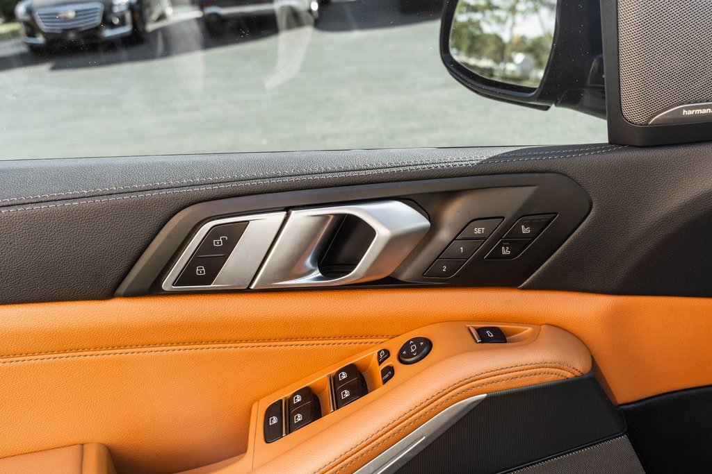 Used 2020 BMW X5 M50i image 17