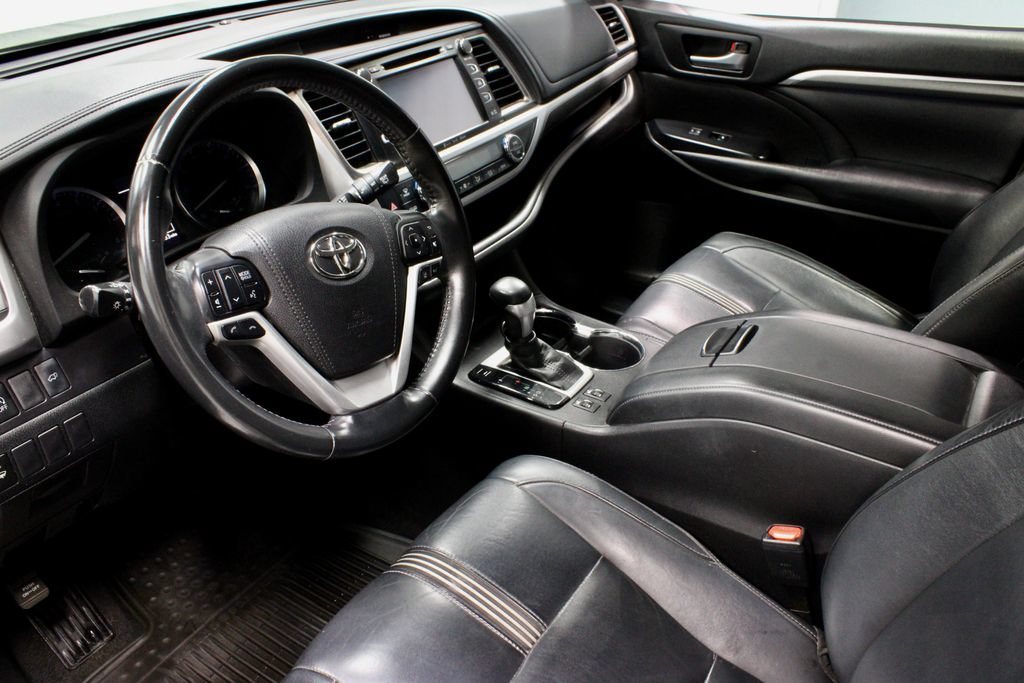 Used 2018 Toyota Highlander SE AWD/4WD image 25