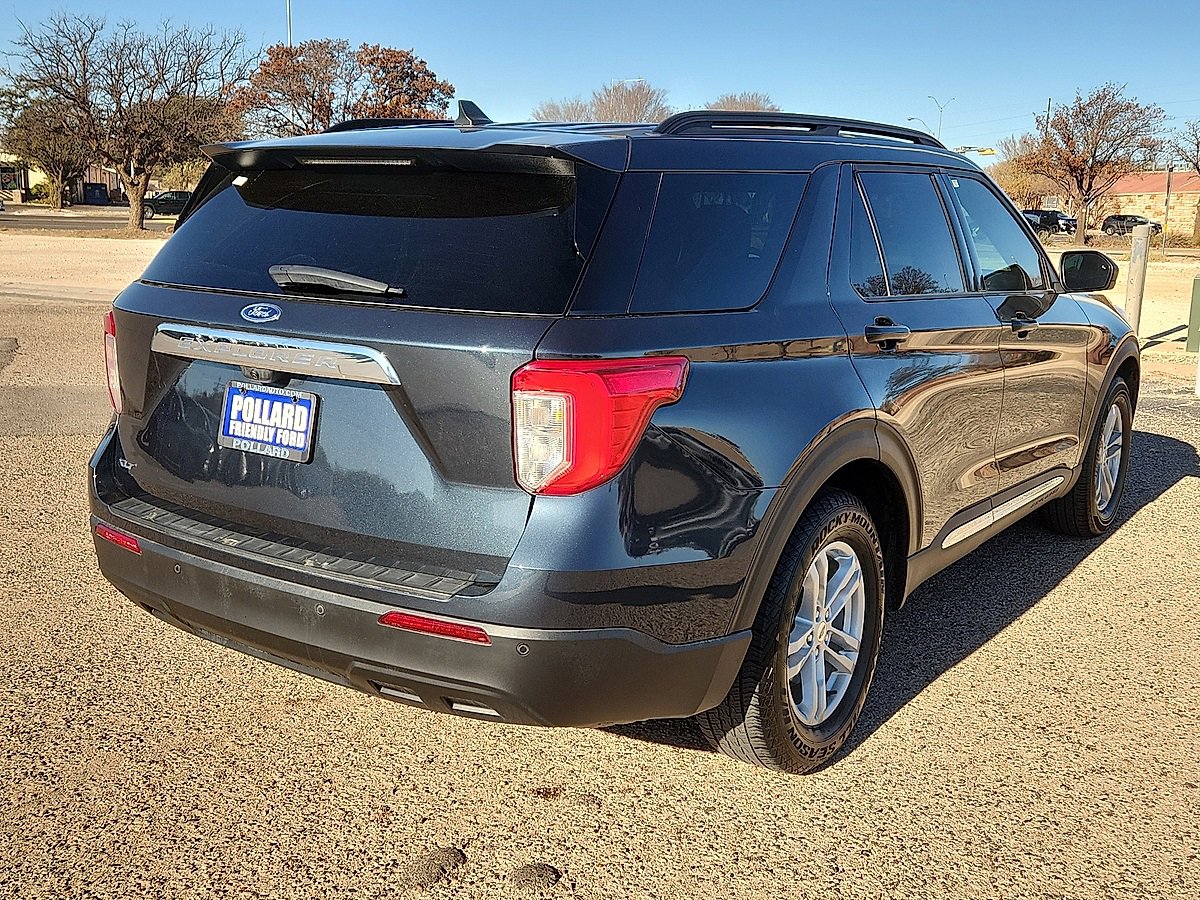 Used 2023 Ford Explorer XLT image 3