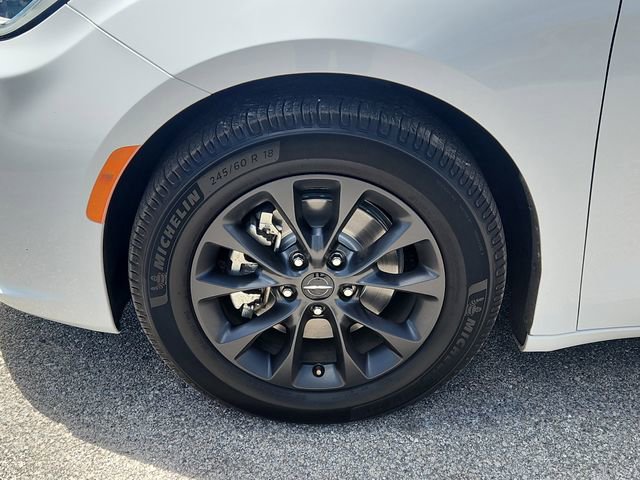 Used 2022 Chrysler Pacifica Touring-L w/ S Appearance Package FWD image 7