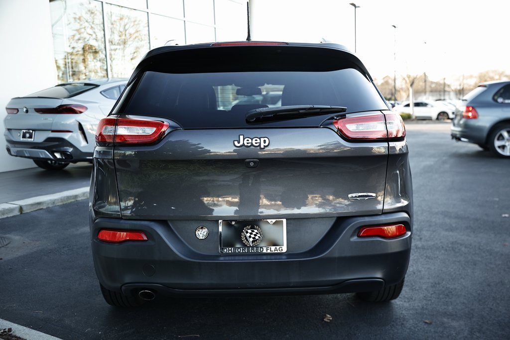 Used 2018 Jeep Cherokee Latitude Plus w/ Comfort/Convenience Group image 10